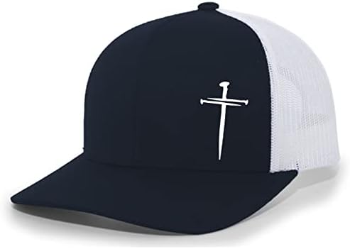 Muški šešir kamiondžija s izvezenom mrežicom na leđima, ukrašen noktima s križem kršćanske vjere